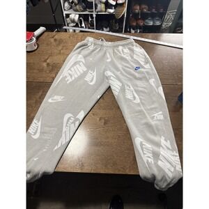 Nike Men's Standard Fit Taper Leg Regular Length, Medium AOP